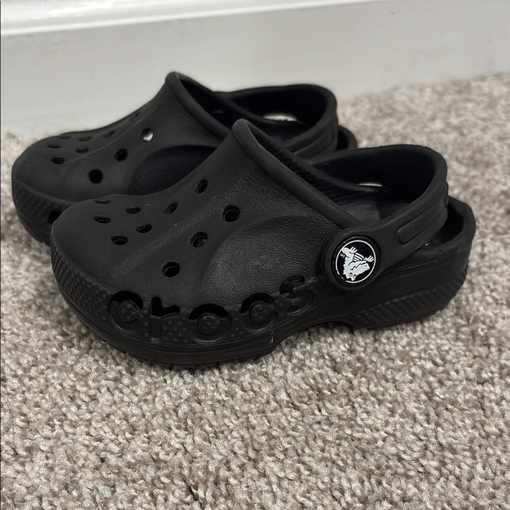 CROCS Kids Classic Clogs in Black -size 6Toddler